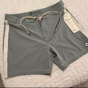 Vuori men’s puerto boardshort, size 33